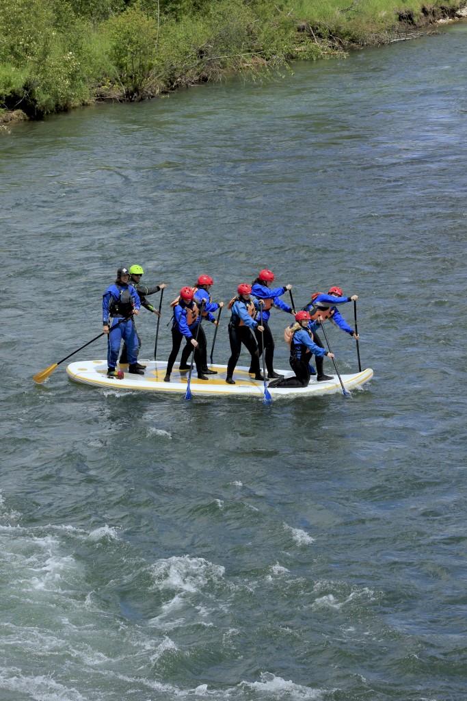 8 man giant standup paddleboard