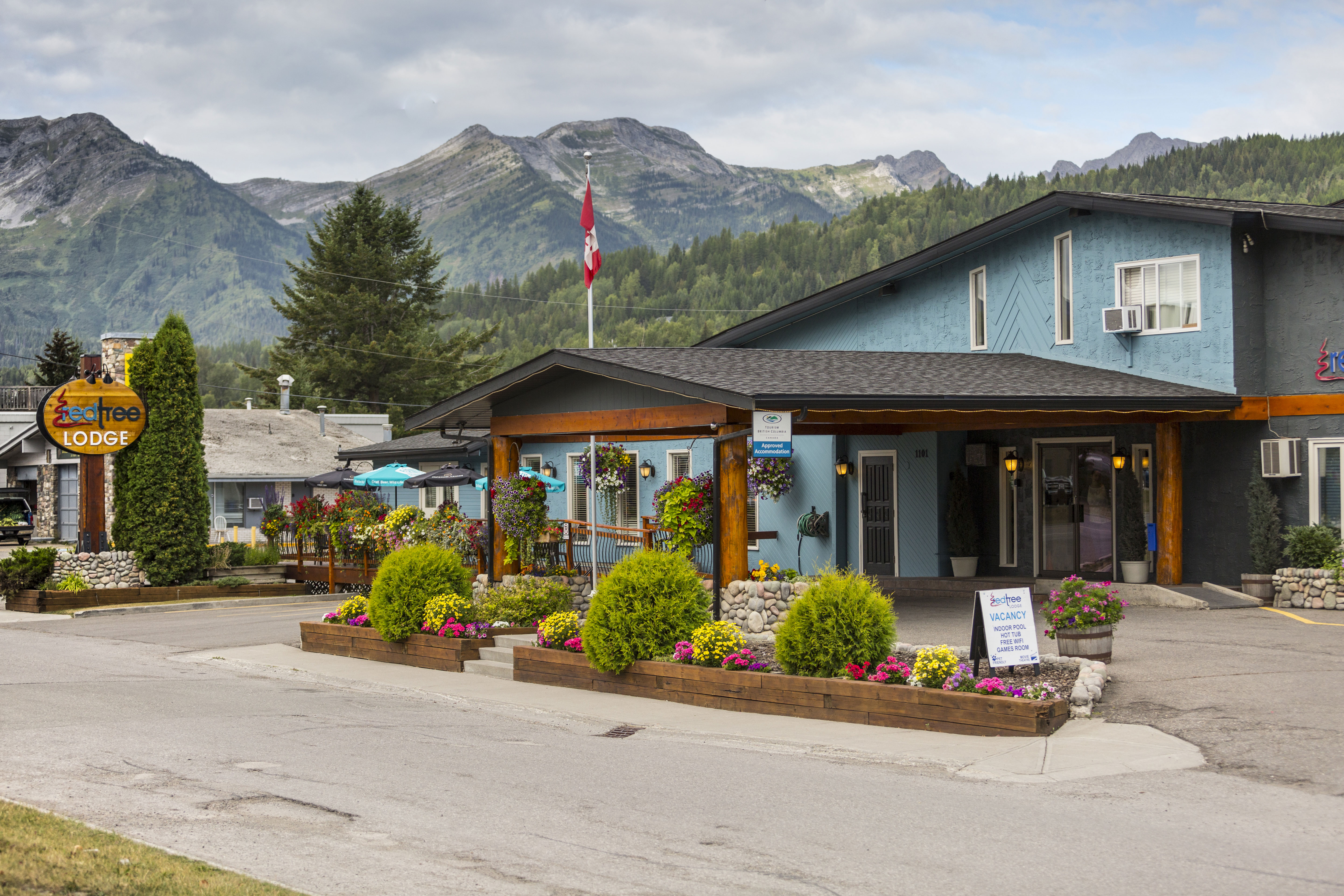 Red Tree Lodge Fernie Canada Fernie Hotel Crowsnest Highway-BC Canada Resort | Red Tree Lodge