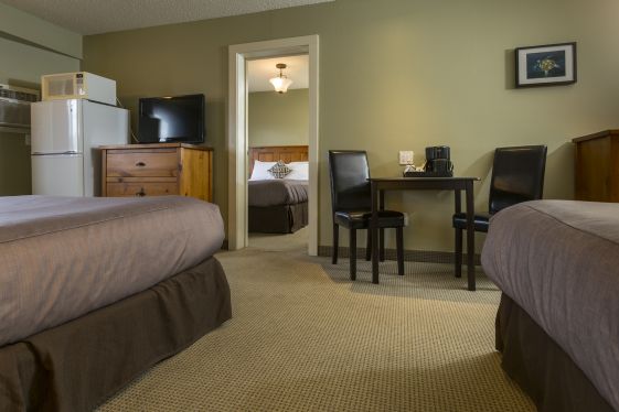 fernie deluxe family hotel rooms bc canada lodging red tree lodge